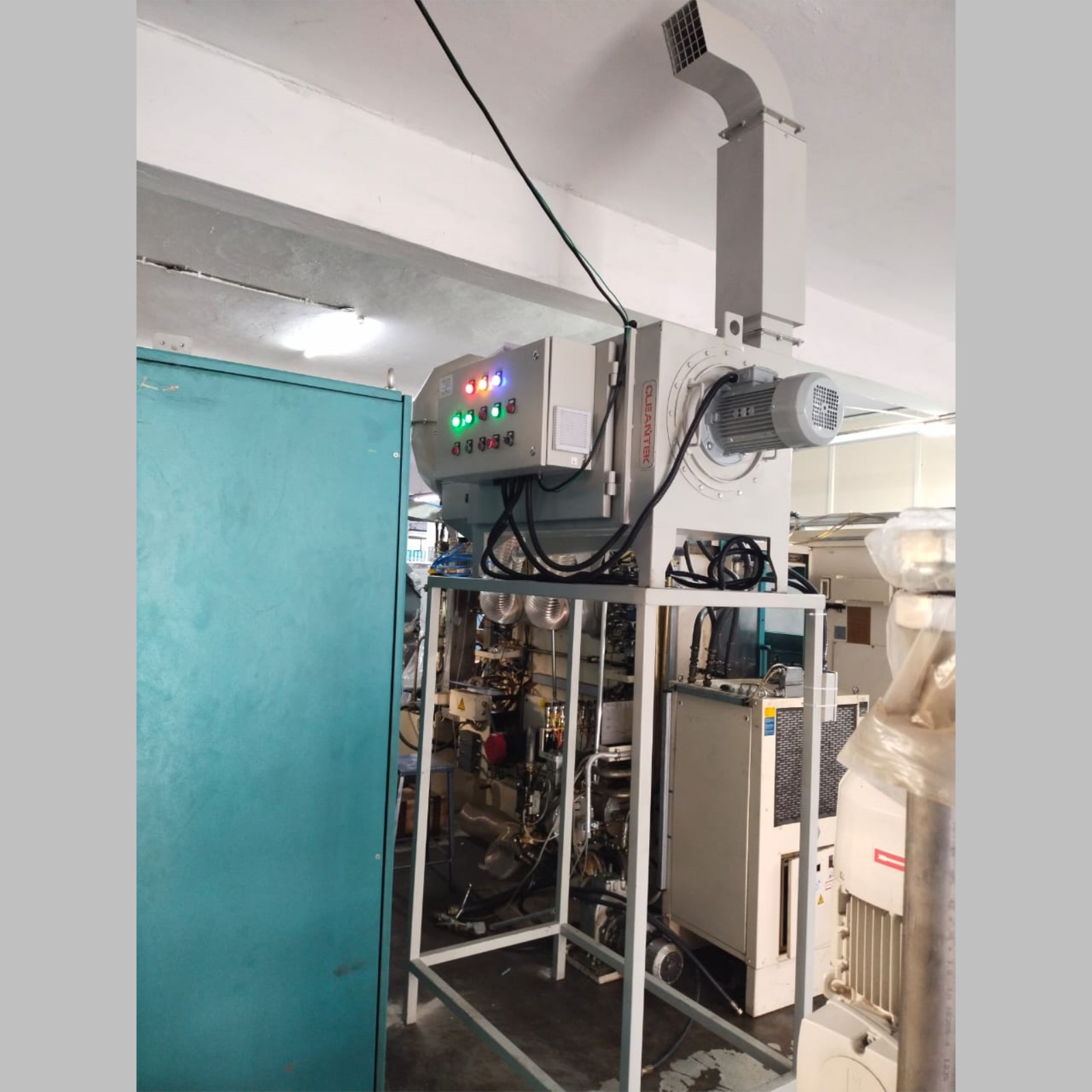 Oil fume mist collector